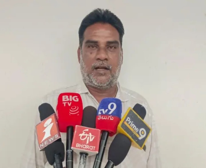 ఇంటి పేరు మార్పిడి కోసం 8 నెలలుగా పాట్లు