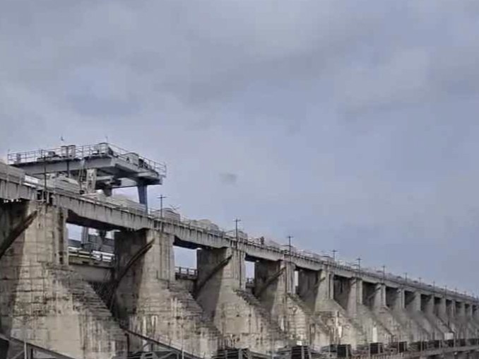 సింగూర్ ప్రాజెక్టును ఖాళీ చేస్తున్న అధికారులు