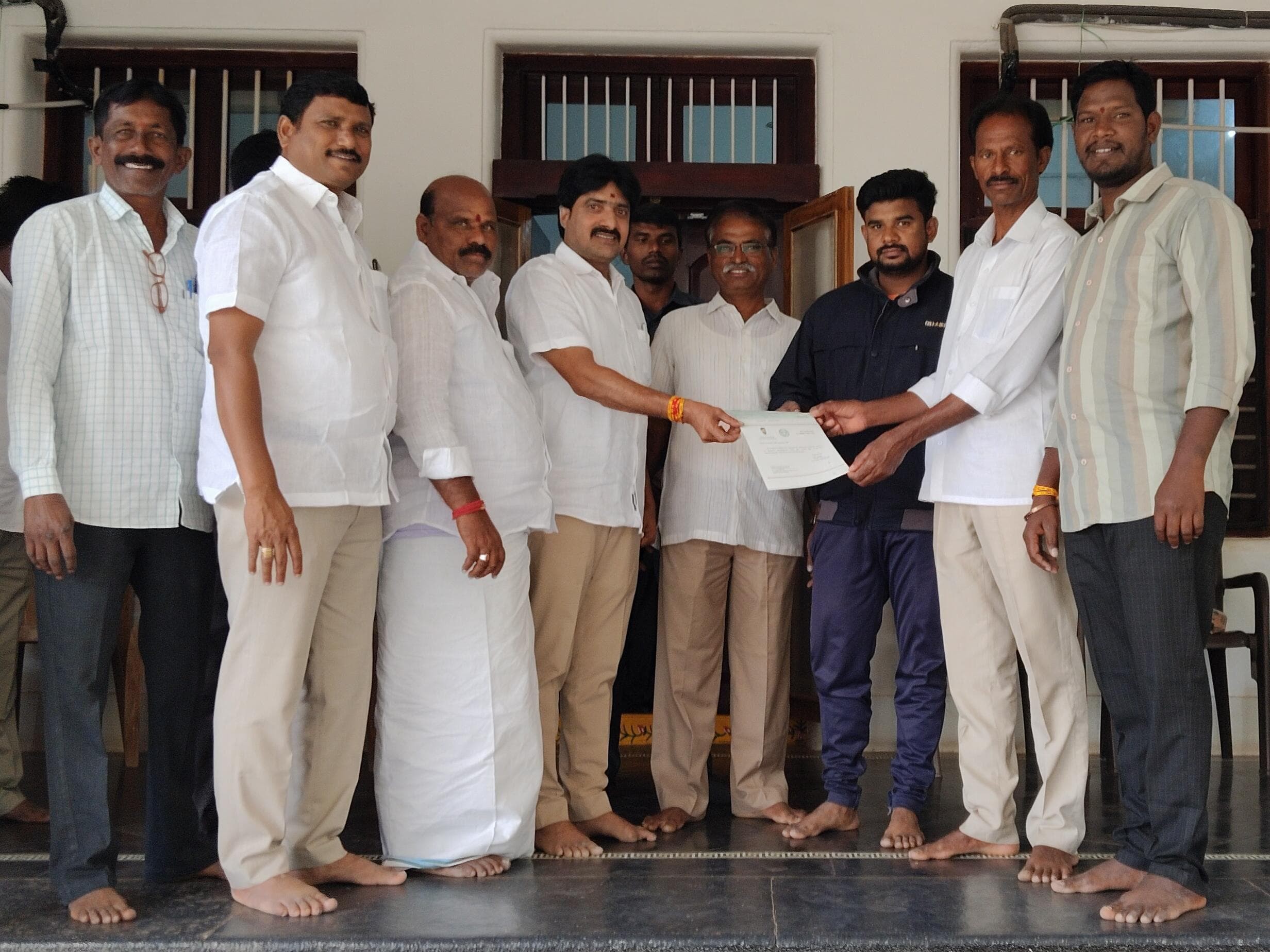 బాధితులకు అండగా ప్రభుత్వం ఉంటుంది: ఎమ్మెల్యే