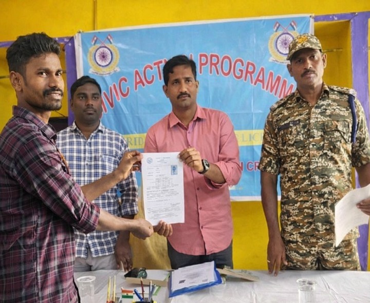 సివిక్ యాక్షన్ ప్రోగ్రాంతో ఎల్‌ఎల్‌ఆర్‌ల పంపిణీ