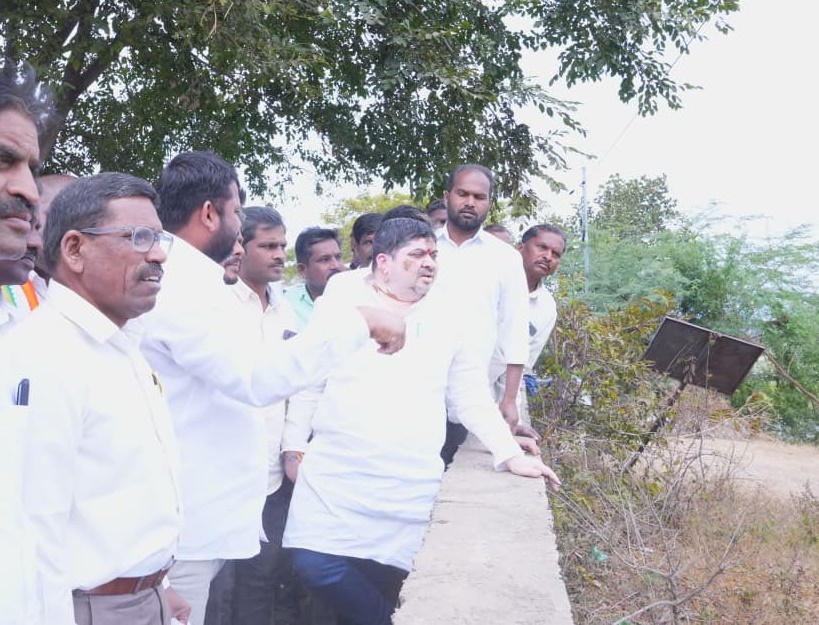 గౌరవెల్లి ప్రాజెక్ట్ పనులను పరిశీలించిన పొన్నం