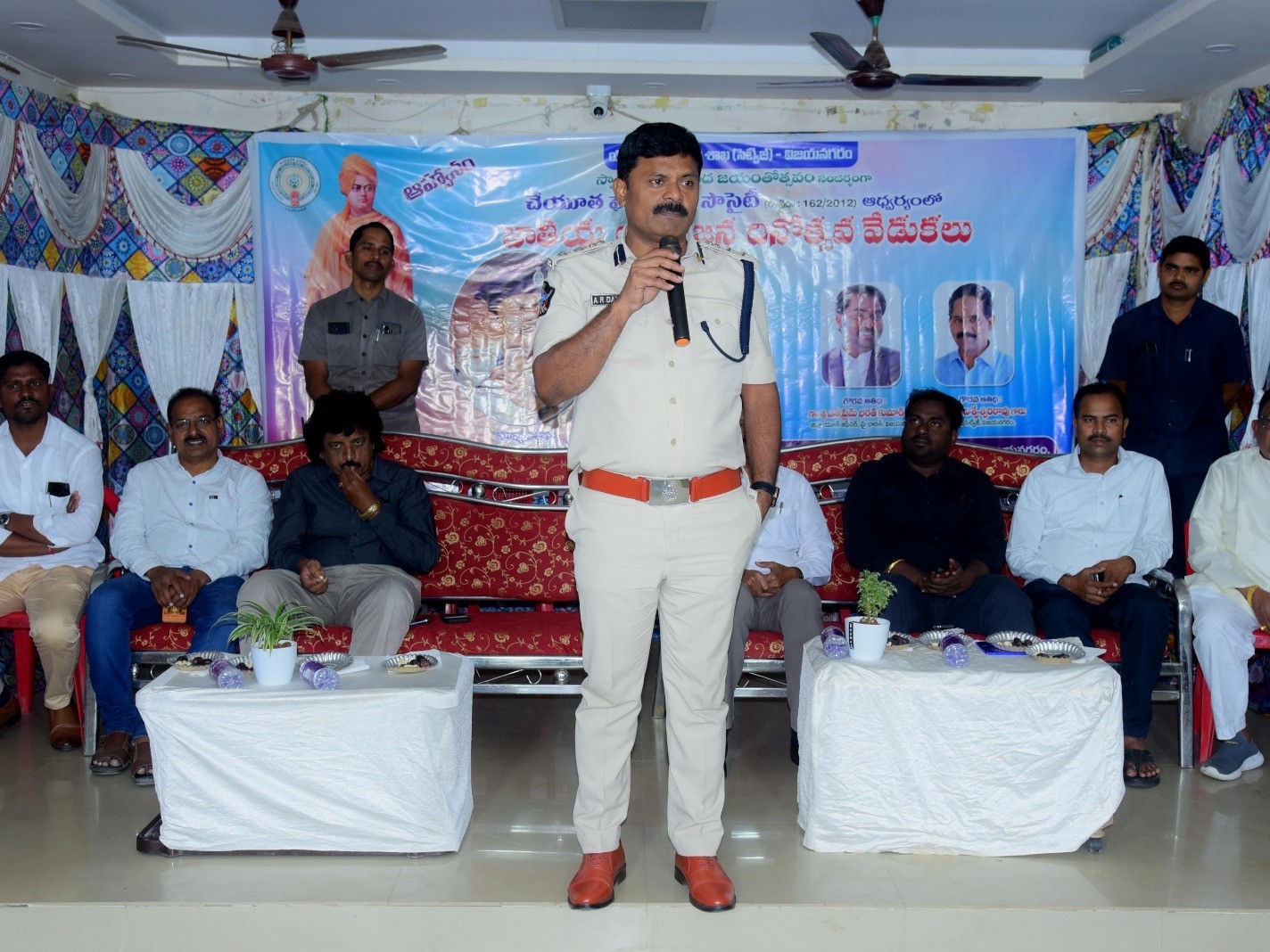 ‘యువత వ్యసనాలకు దూరంగా ఉండాలి’