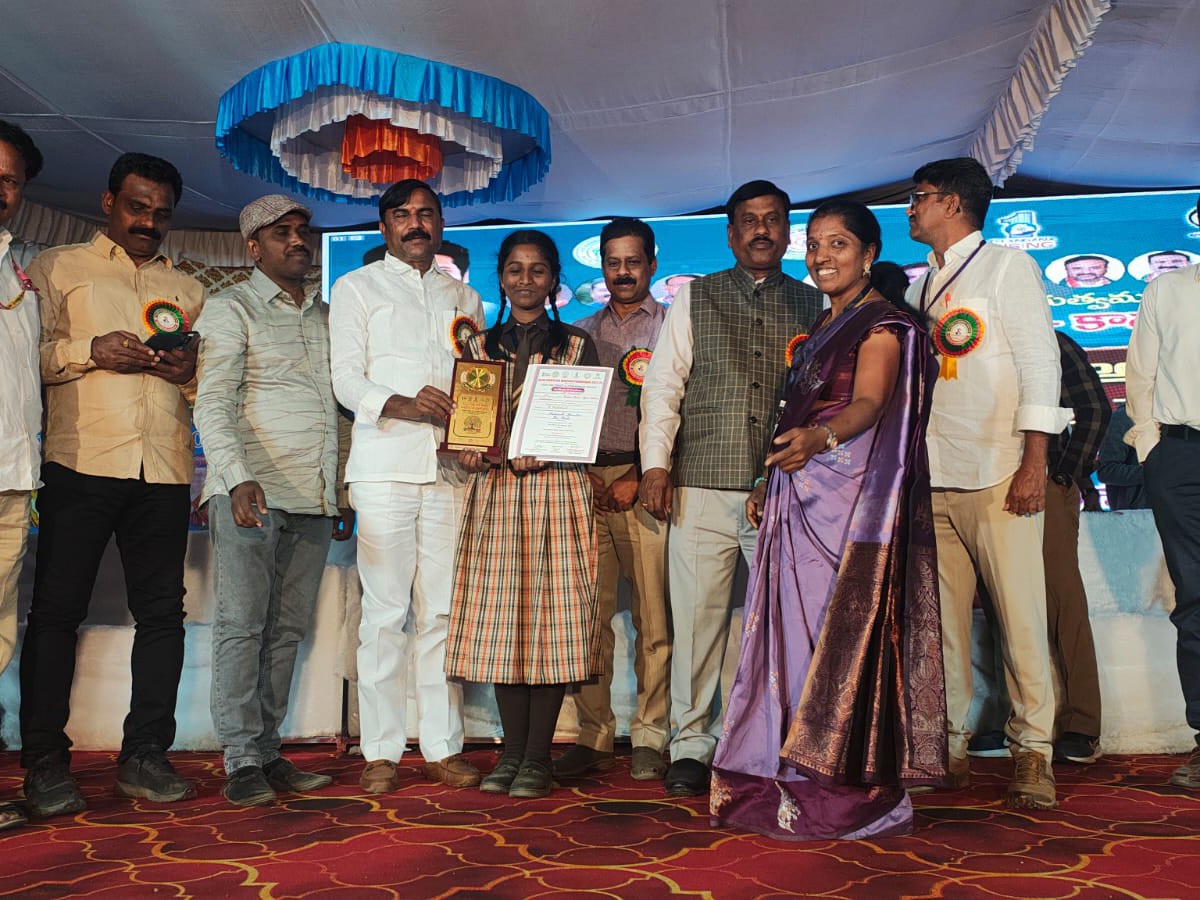 తాండూరు విద్యార్థినికి రాష్ట్రస్థాయి బహుమతి
