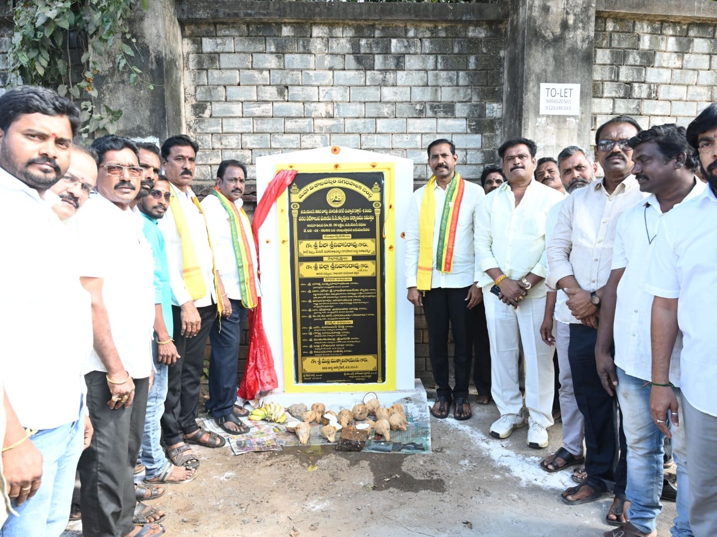 అభివృద్ధి పనులకు శంకుస్థాపన చేసిన మేయర్