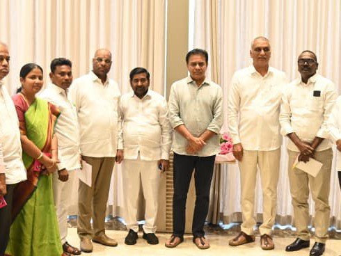 ‘సమిష్టిగా పనిచేసి అభ్యర్థులను గెలిపించుకోవాలి’