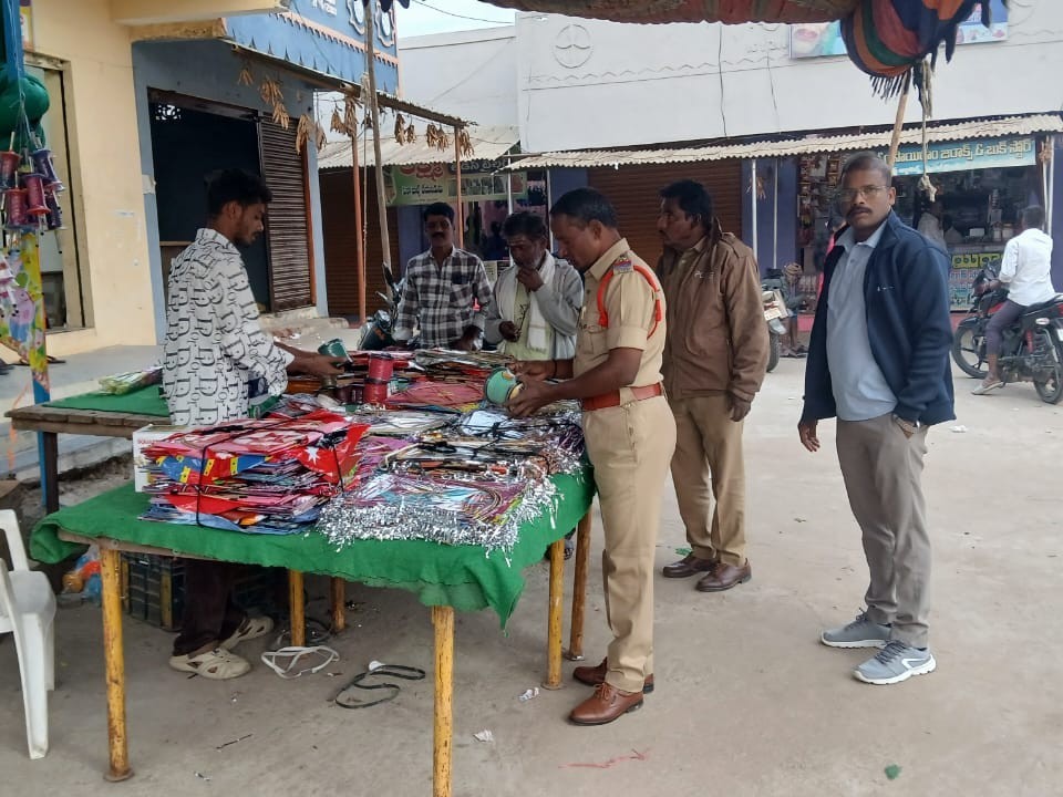 చైనా మాంజాలు నిషేధం: ఎస్సై