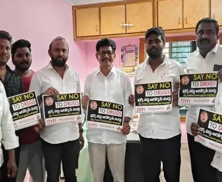 ‘మత్తుకు దూరంగా ఉండాలి’