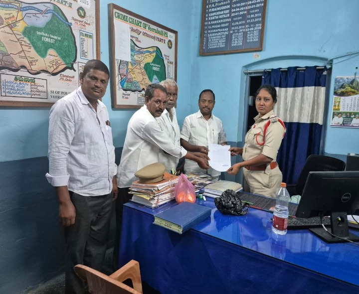 గుప్తనిధుల కోసం ప్రాచీన దేవాలయంలో రాతి తొలగింపు