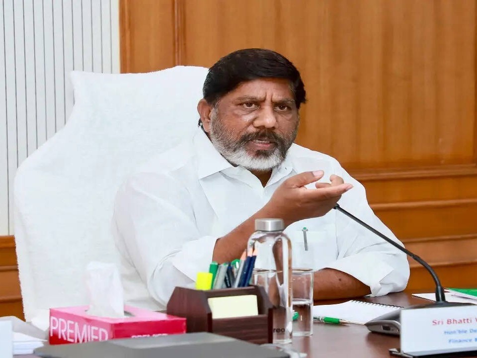 రోడ్డు ప్రమాదాలను అరికట్టండి: డిప్యూటీ సీఎం