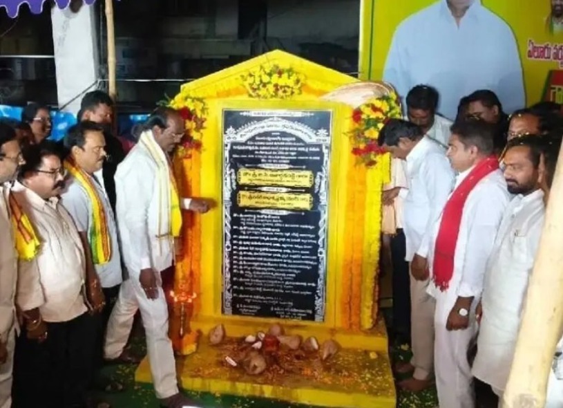 రహదారి నిర్మాణానికి మంత్రి శంకుస్థాపన