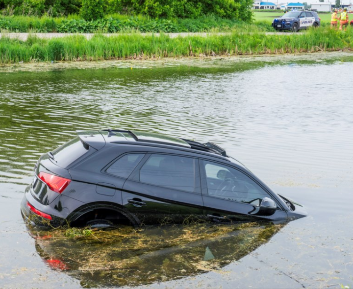 వాగులోకి దూసుకెళ్లిన కారు.. సీట్ బెల్ట్ వల్ల..