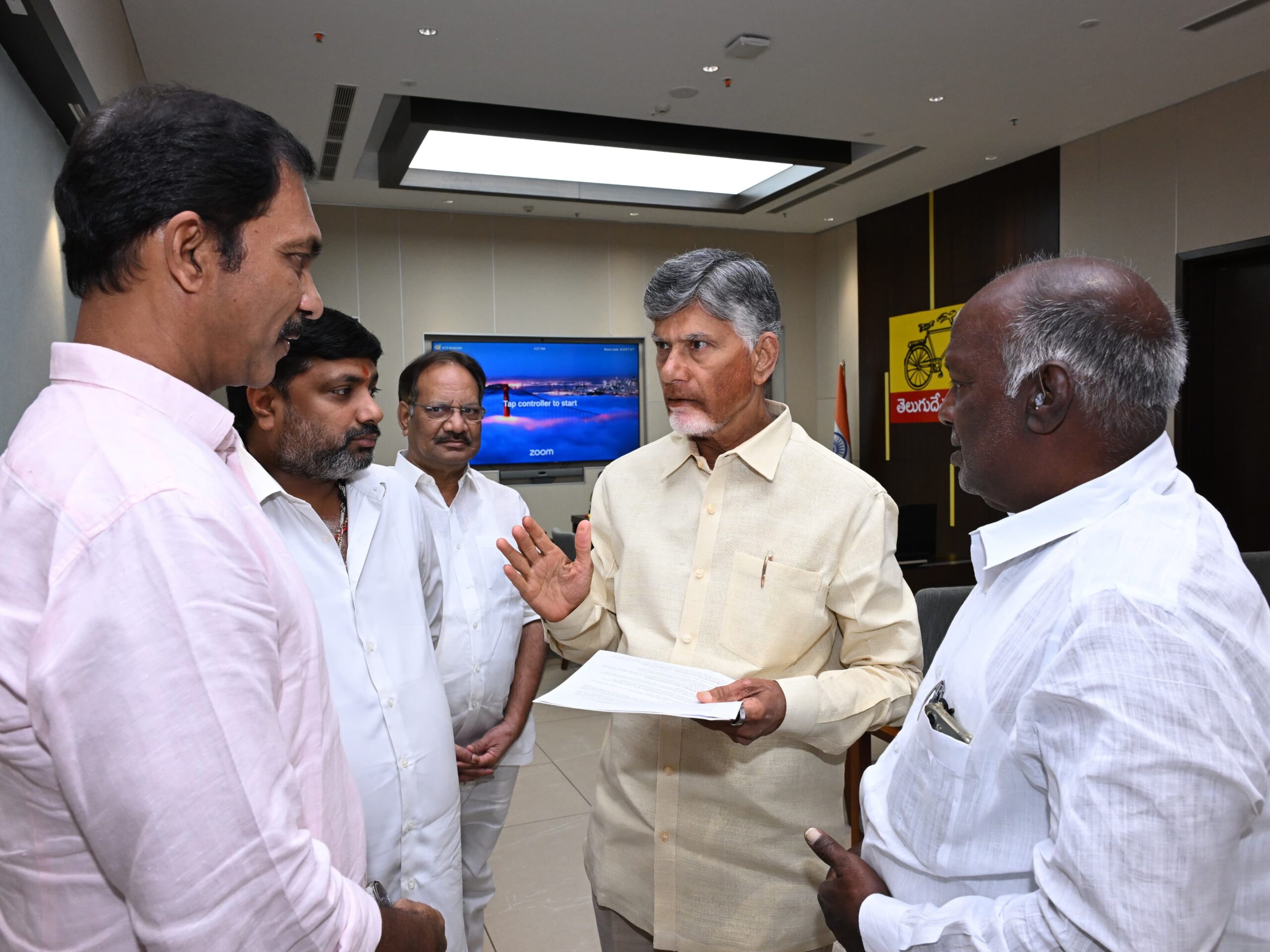 ముఖ్యమంత్రిని కలిసిన దామచర్ల సత్య