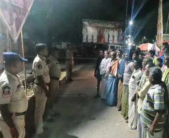 రోడ్డు భద్రతపై అవగాహన కల్పించిన ఎస్సై