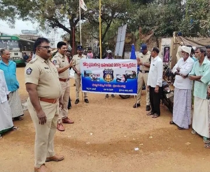 రోడ్డు ప్రమాదాల నివారణపై అవగాహన