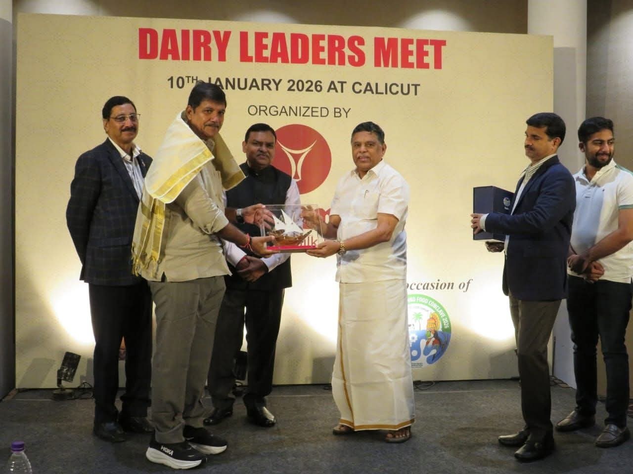 డెయిరీ లీడర్స్ మీట్‌లో ధూళిపాళ్ల నరేంద్రకు సన్మానం