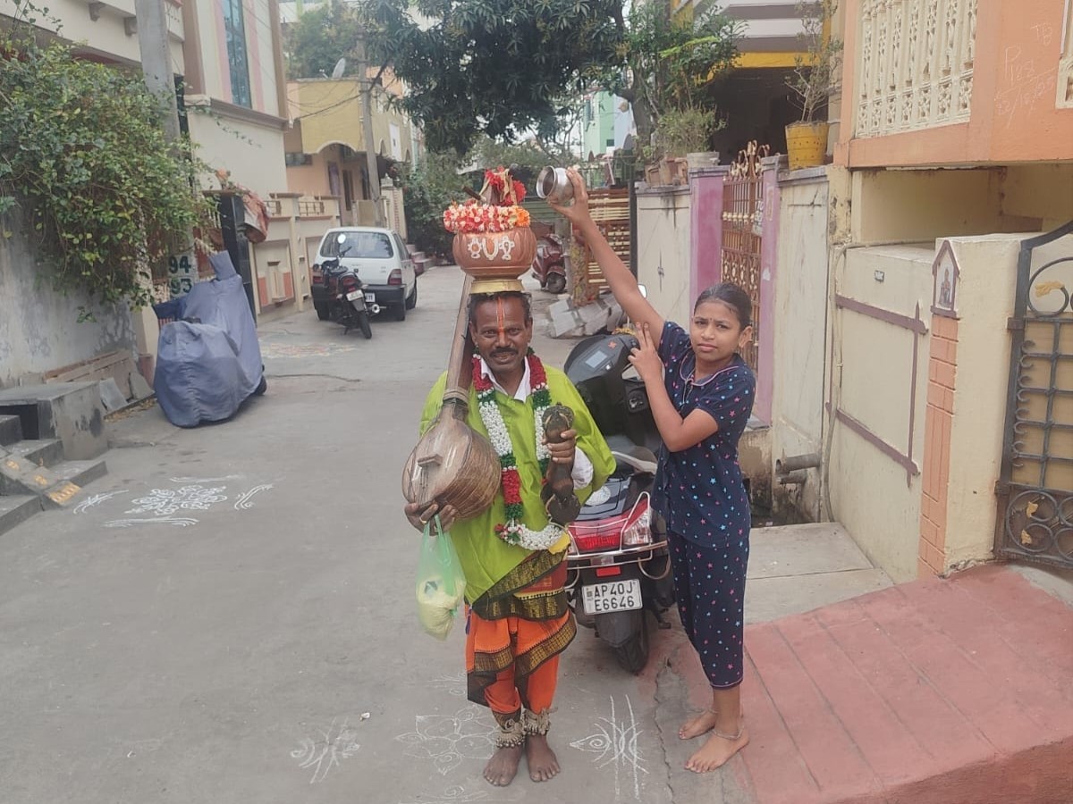 పొన్నూరులో సంక్రాంతి వేళ హరిదాసు సంప్రదాయం