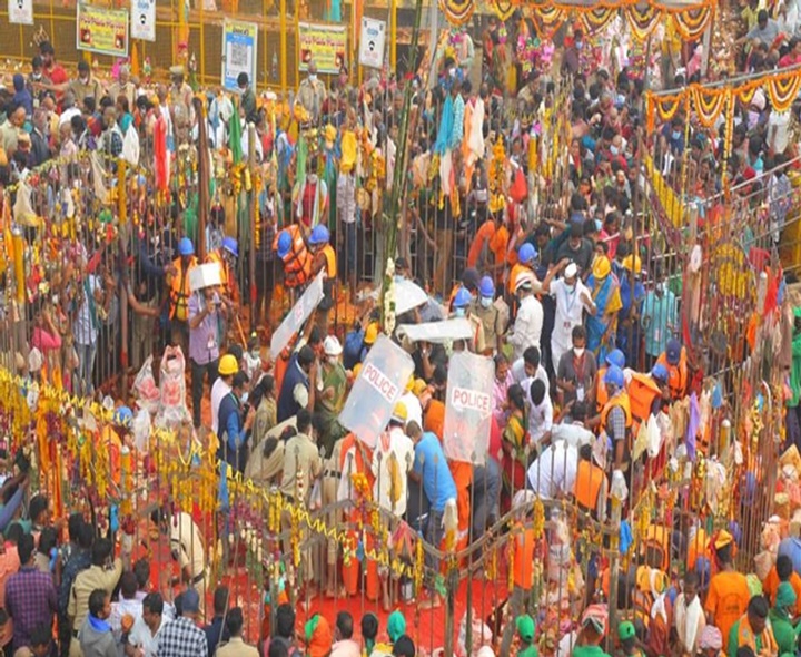 మేడారం జాతరలో తప్పిపోయిన చిన్నారి