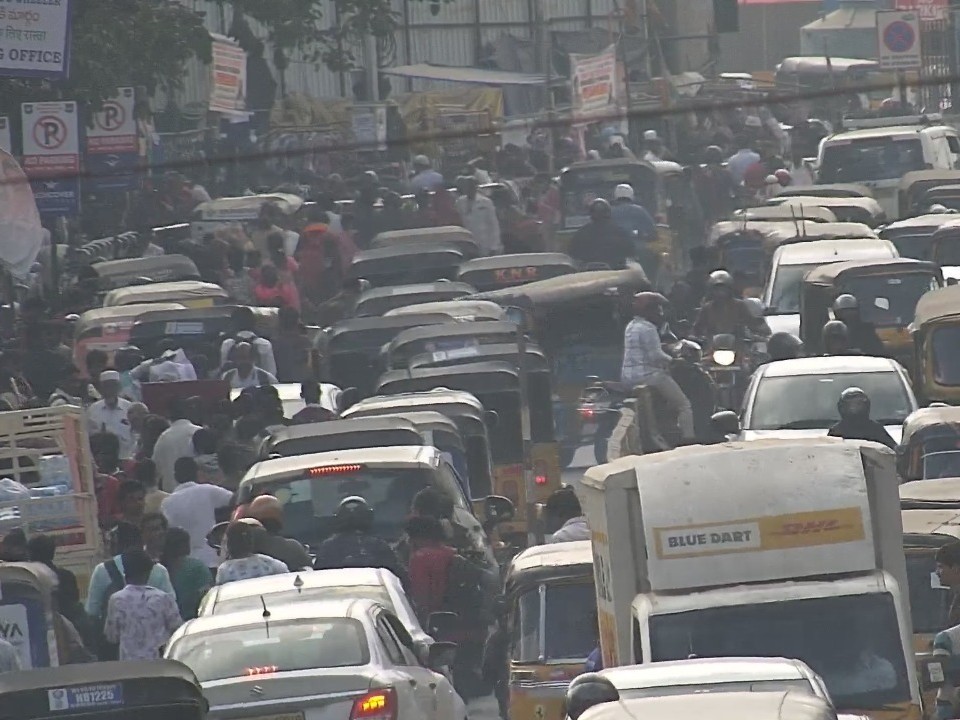 బస్టాండ్ల వద్ద భారీగా పెరుగుతున్న రద్దీ..!