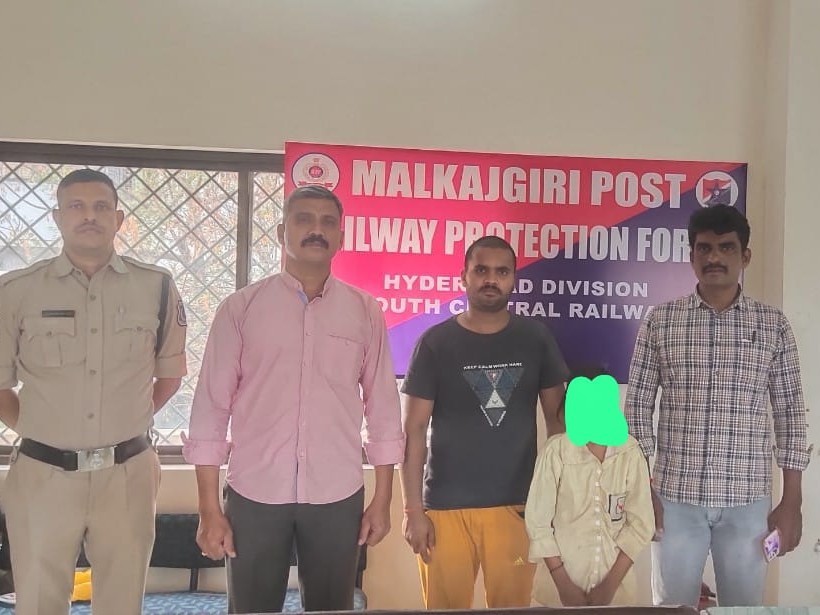 బిడ్డను తండ్రి చెంతకు చేర్చిన RPF పోలీసులు