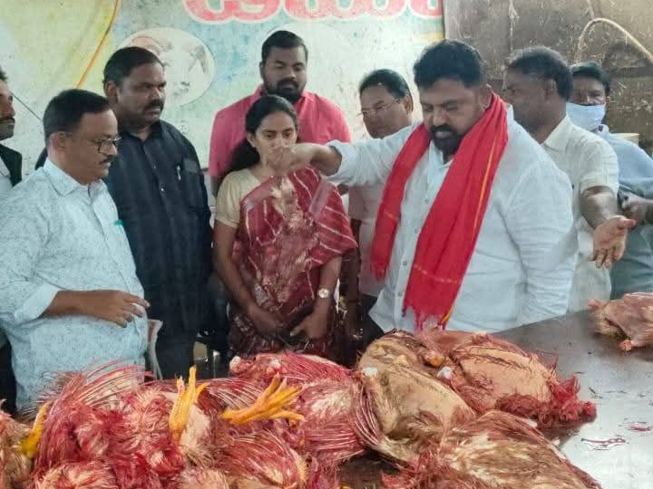 మాంస విక్రయ కేంద్రాల్లో కార్పొరేషన్ ఛైర్మన్ తనిఖీలు
