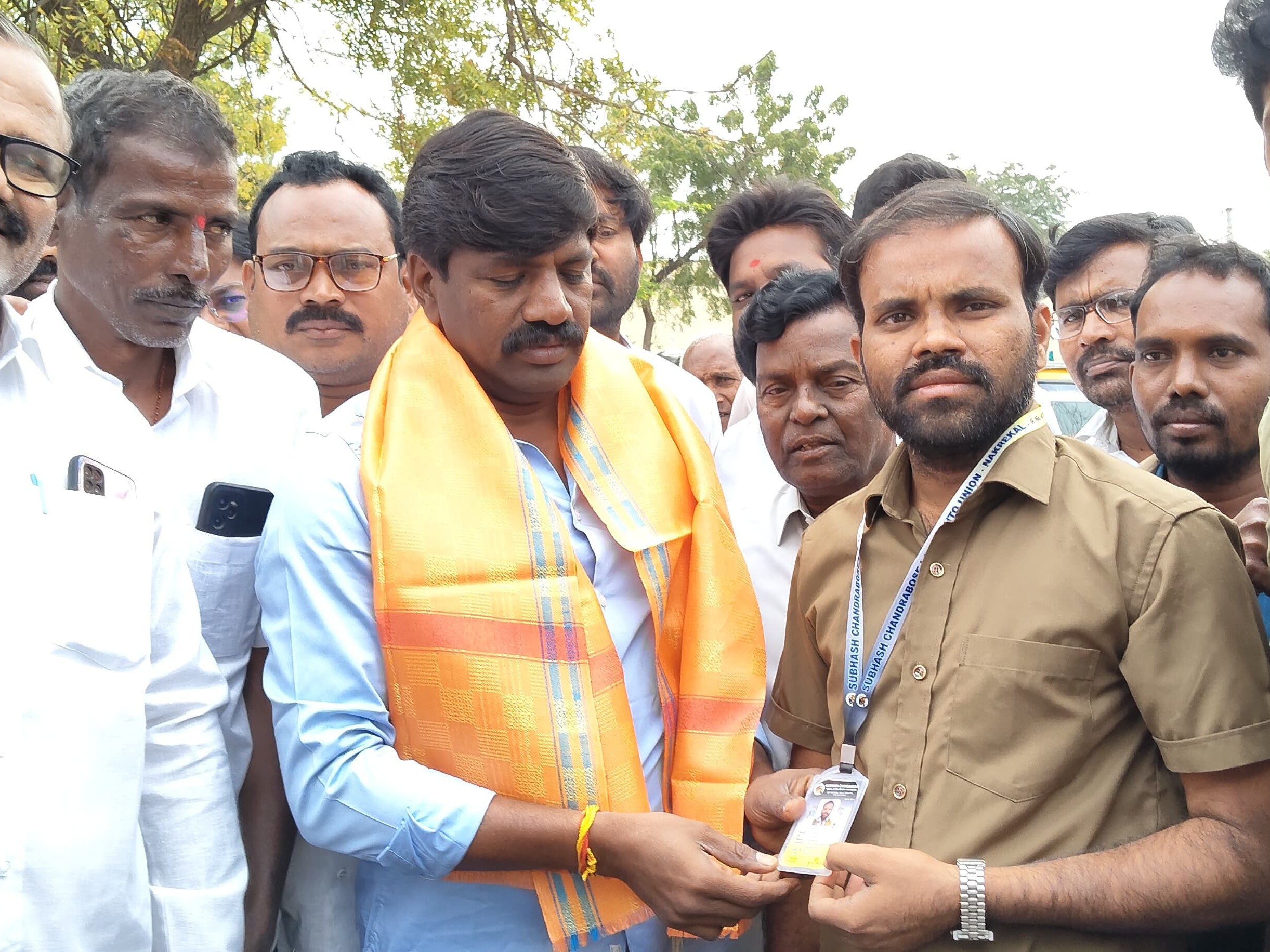 ఆటో డ్రైవర్ల సంక్షేమానికి కృషి: ఎమ్మెల్యే వీరేశం