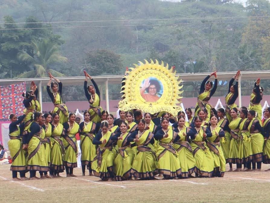పుట్టపర్తిలో ఘనంగా సత్యసాయి విద్యార్థుల స్పోర్ట్స్ మీట్