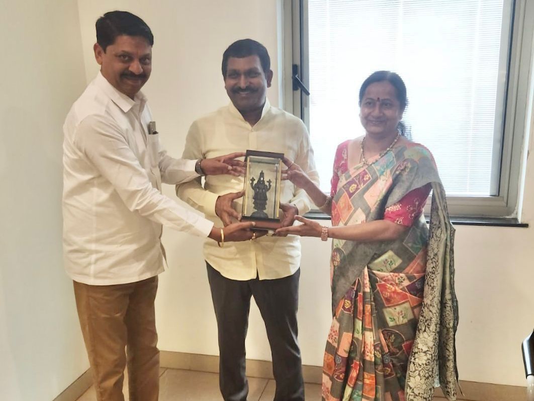 బీద రవిచంద్రకు జన్మదిన శుభాకాంక్షలు తెలిపిన ఇంఛార్జ్