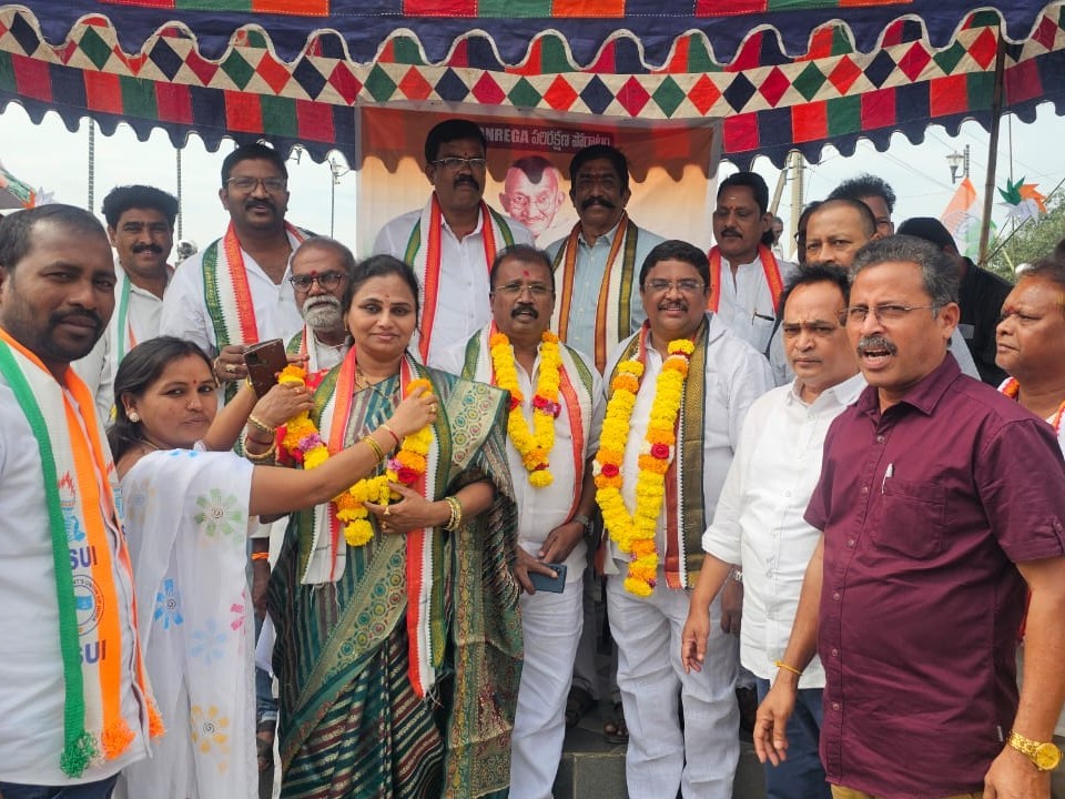 కాంగ్రెస్ పార్టీ ఆధ్వర్యంలో నిరాహార దీక్ష