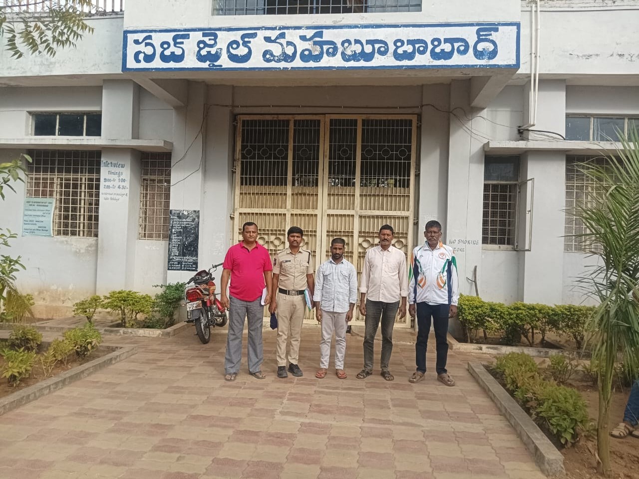 నల్ల బెల్లం తరలిస్తున్న ఇద్దరు వ్యక్తులు అరెస్ట్