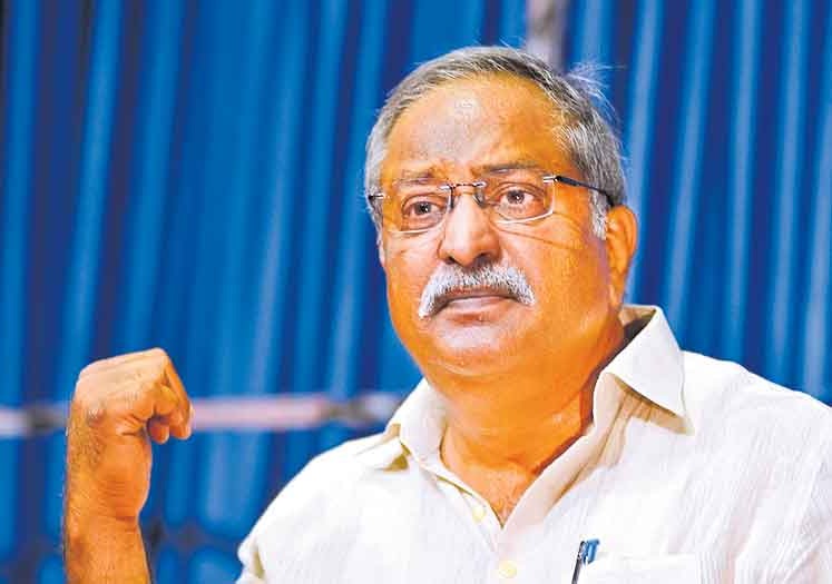 రాజధాని మహిళలను వేధించారు: మాజీ ఐపీఎస్