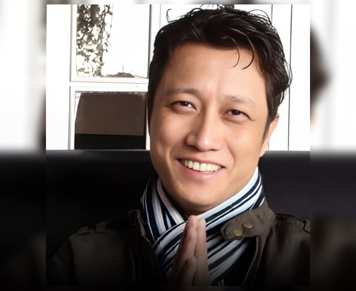 గుండెపోటుతో సింగర్ కన్నుమూత