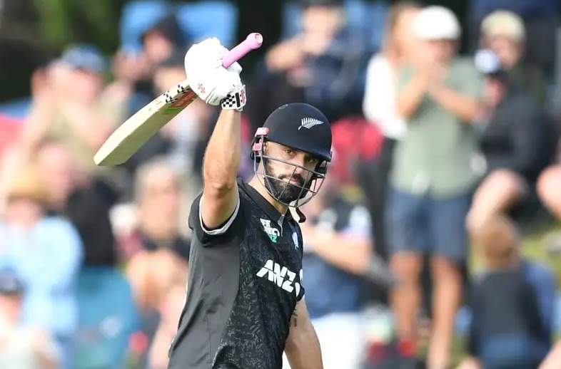 200 దాటిన స్కోరు.. మిచెల్ హాఫ్ సెంచరీ