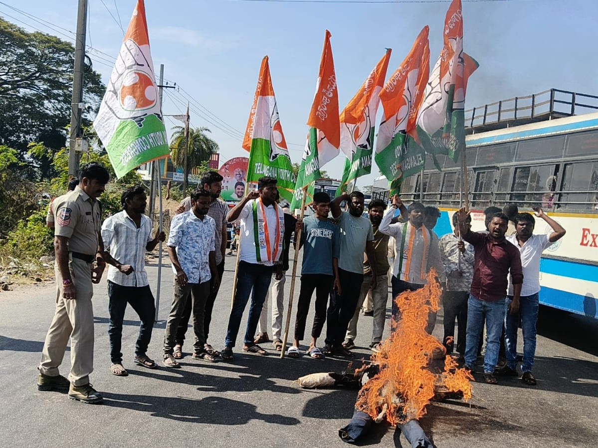 రేగొండలో  KTR దిష్టిబొమ్మ దహనం