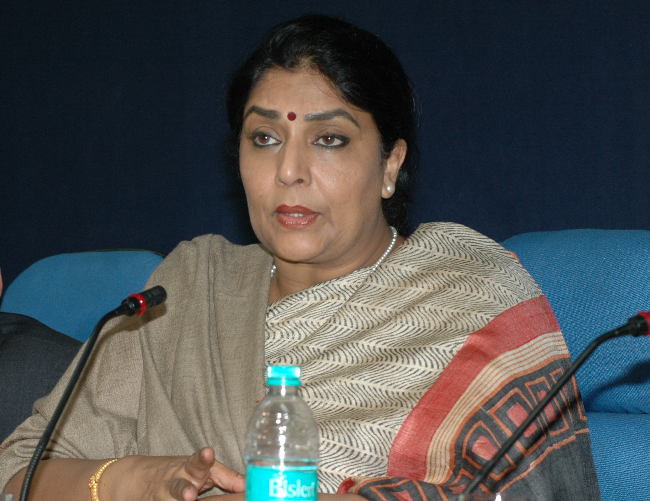 తెలుగు రాష్ట్రాలు అన్యోన్యంగా ఉండాలి: రేణుకాచౌదరి