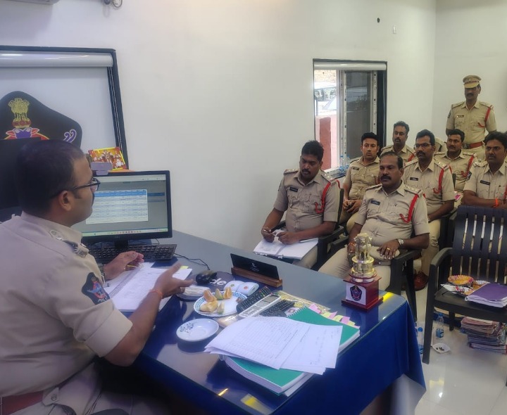 డివిజన్ స్థాయి సమీక్ష సమావేశం నిర్వహించిన డీఎస్పీ