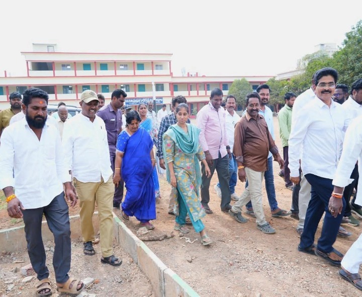 పాఠశాలను సందర్శించిన MLA గల్లా మాధవి