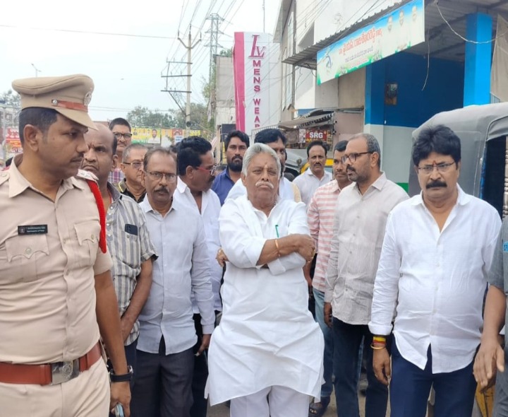 సంక్రాంతి సంబరాల పనులను పరిశీలిస్తున్న ఎమ్మెల్యే