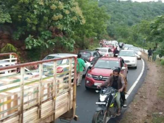 నల్లమల ఘాట్‌లో ట్రాఫిక్ జామ్