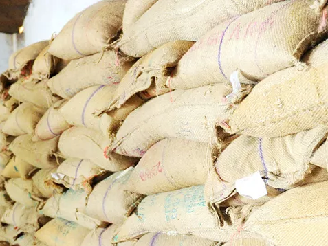 వరంగల్లో బయటపడ్డ రేషన్ దందా