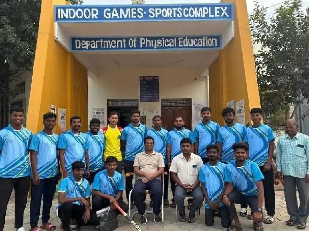 చెన్నైకి పాలమూరు వర్సిటీ హాకీ జట్టు