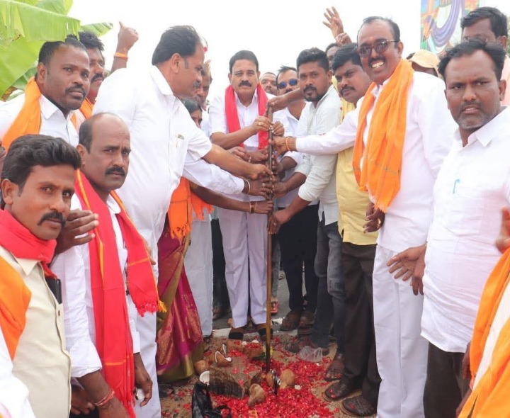 వడ్డే ఓబన్న విగ్రహానికి భూమి పూజ చేసిన మాజీ మంత్రి