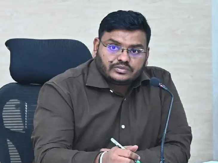 కోడిపందాలు ఆడితే కఠిన చర్యలు: కలెక్టర్