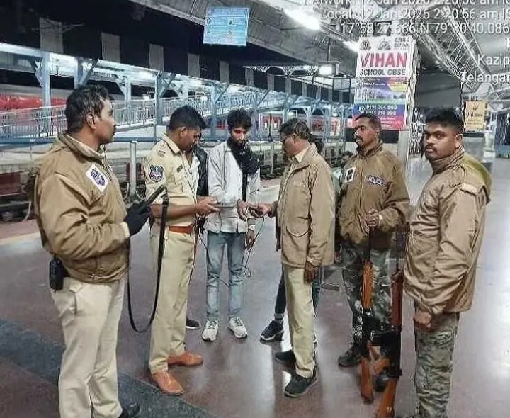 కాజీపేట రైల్వేస్టేషన్లో ప్రత్యేక తనిఖీలు