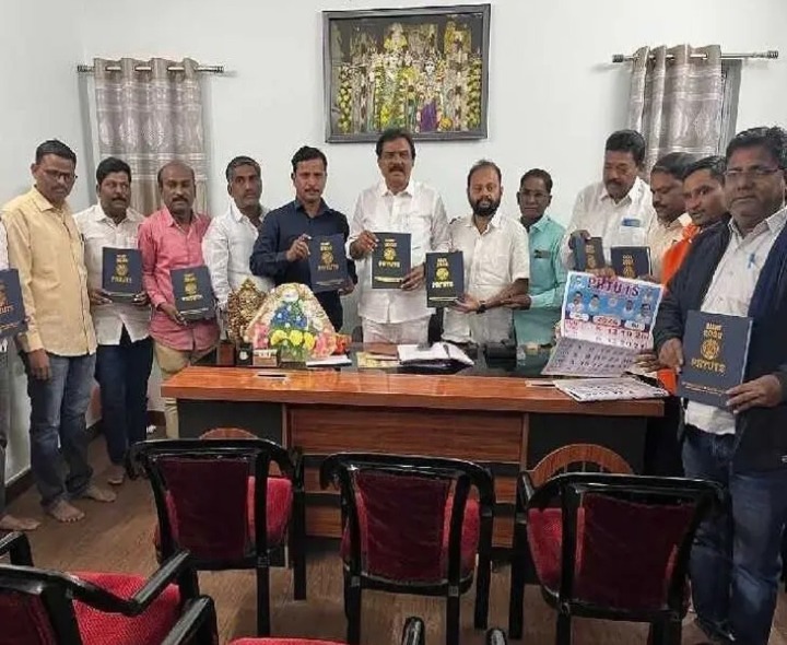 ఎమ్మెల్యేను కలిసిన PRTU నాయకులు