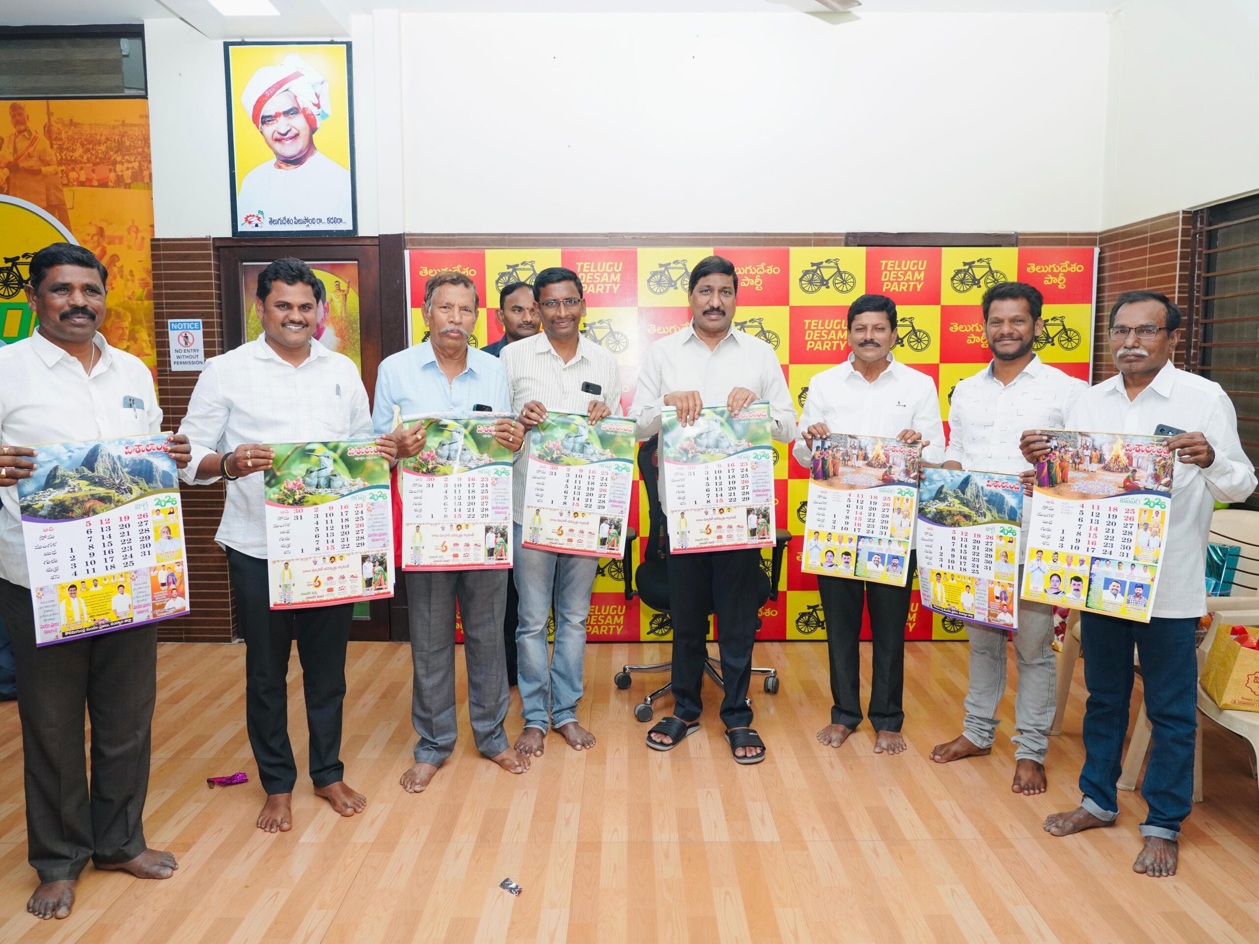 క్యాలెండర్‌ను ఆవిష్కరించిన మంత్రి