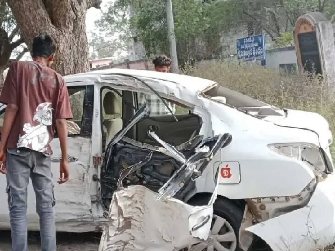 ప్రమాదంలో ఇద్దరి యువకుల మృతి.. కారణమిదే..?