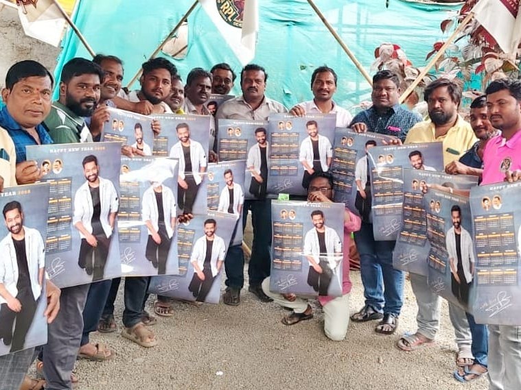 ఖిలావరంగల్లో ఎన్టీఆర్ ఫ్యాన్స్ ఆధ్వర్యంలో క్యాలెండర్ ఆవిష్కరణ