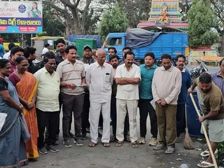 నరసాపురంలో పర్యటించిన ఎమ్మెల్యే