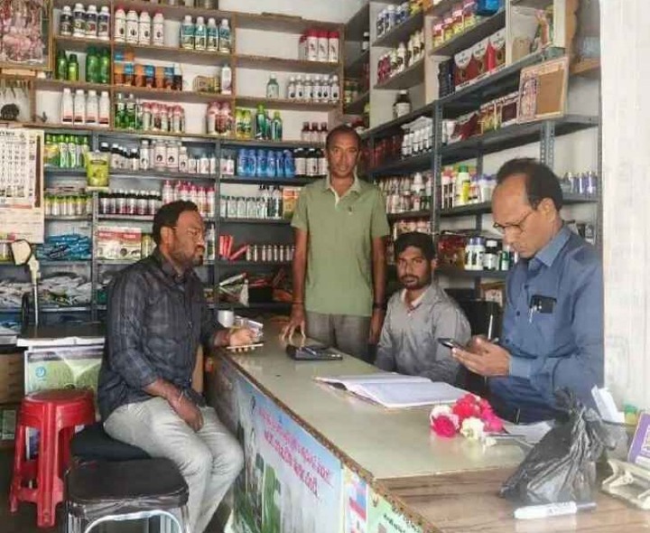 ఫర్టిలైజర్ దుకాణాలను తనిఖీ చేసిన DAO