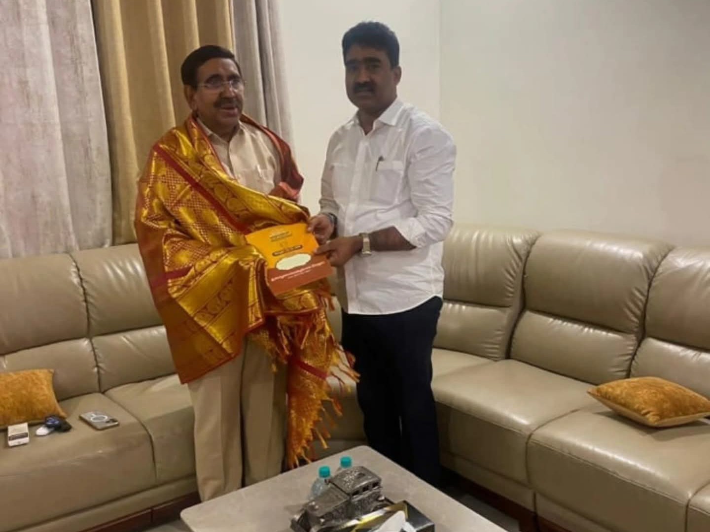 మంత్రి నారాయణ కలిసిన ఎమ్మెల్యే శంకర్